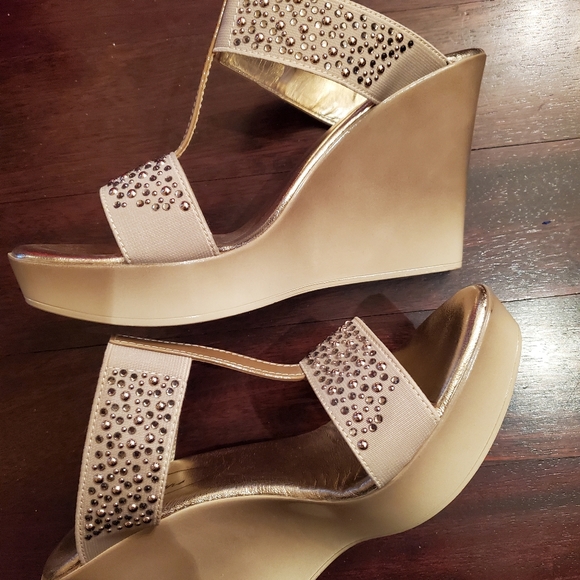 Browns Wedges - Picture 2 of 4